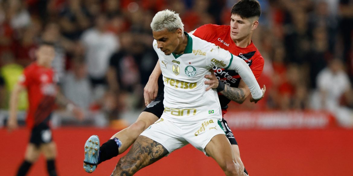 Wolves table £21m bid to sign "tough" ace who Man Utd have also approached